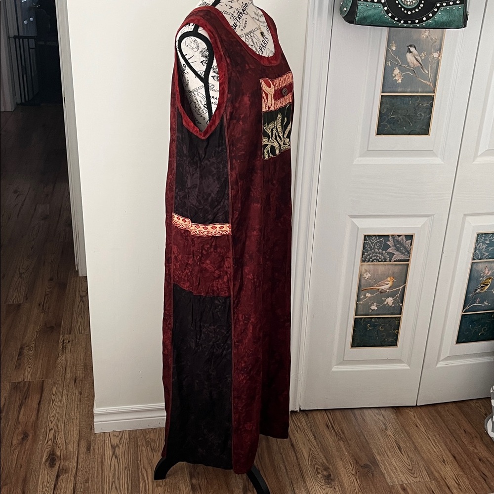 Chic Sleeveless Red and Black Maxi Dress - Picture 4 of 6